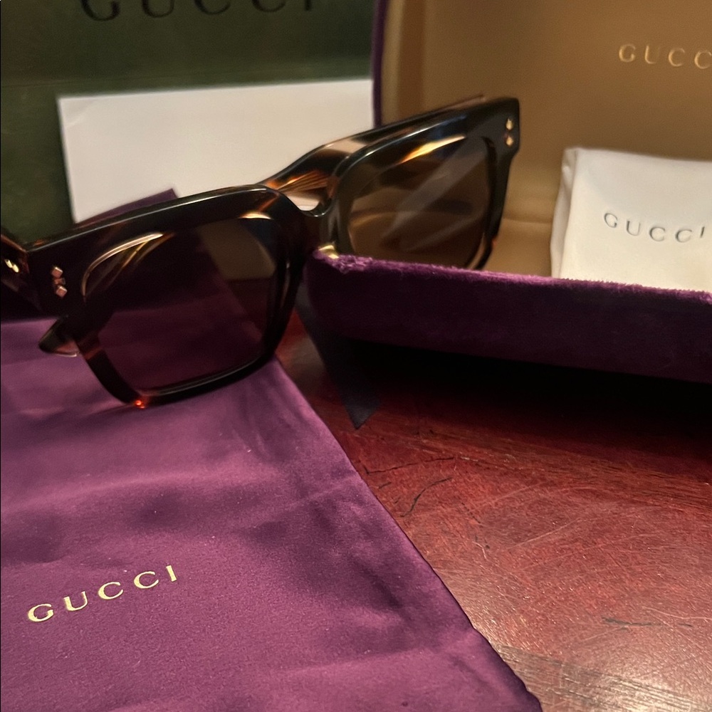 Gucci Tortoise Shell Sunglasses with Purple Case - Picture 2 of 4